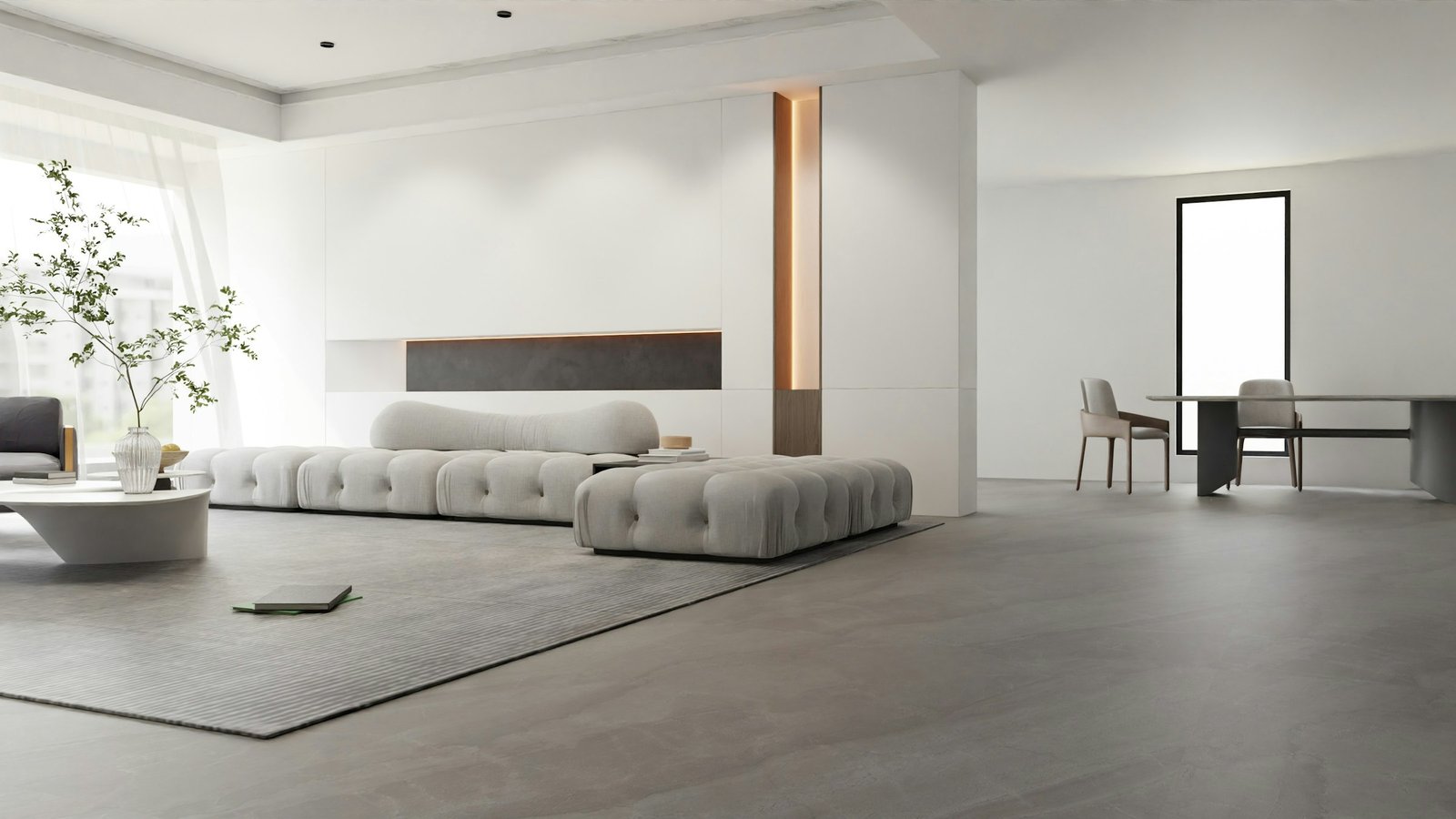 Sala ampla com sofá claro e piso contínuo